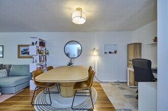 50 Green St, Unit 101 in Brookline, MA - Building Photo - Building Photo