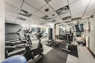 2930 N Sheridan Rd, Unit Apt 601 in Chicago, IL - Building Photo - Building Photo