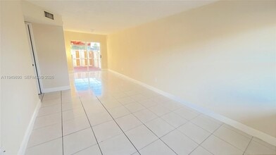 5461 W 24th Ave in Hialeah, FL - Building Photo - Building Photo