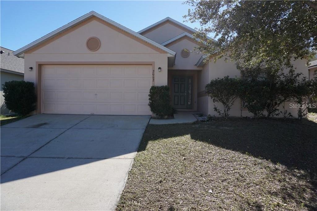 2062 Newtown Rd in Groveland, FL - Building Photo