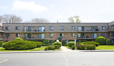 Park Meadows in Wheeling, IL - Foto de edificio - Building Photo