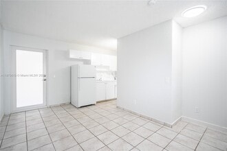 6650 Miller Dr in Miami, FL - Building Photo - Building Photo