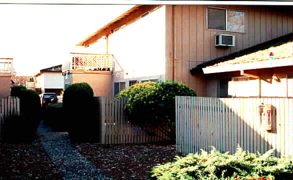 230 Arlen Dr in Rohnert Park, CA - Foto de edificio