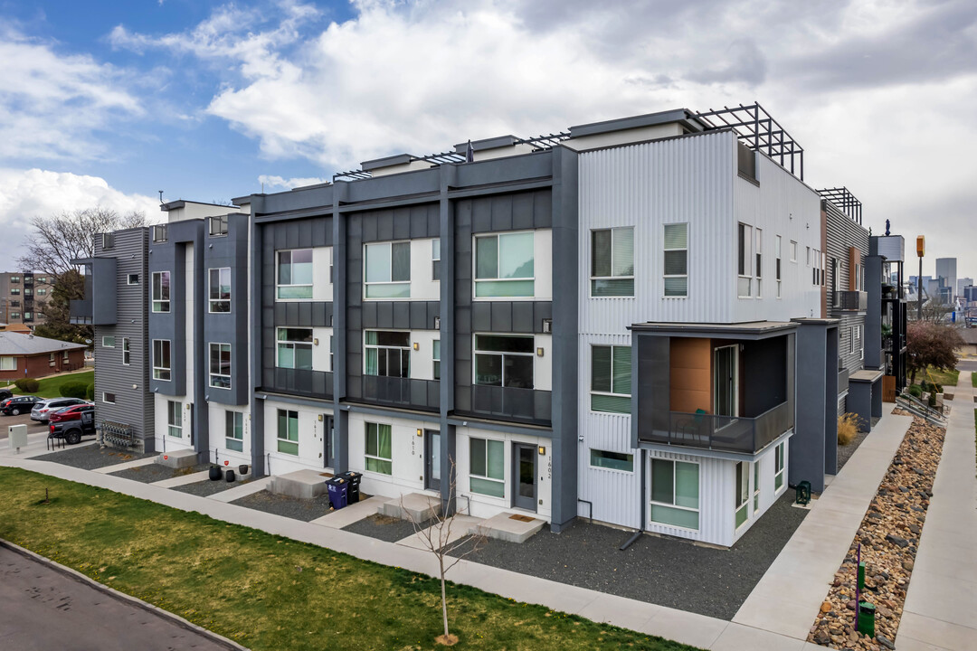 Grove 16 in Denver, CO - Building Photo