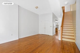 489 Manhattan Ave in New York, NY - Building Photo - Building Photo
