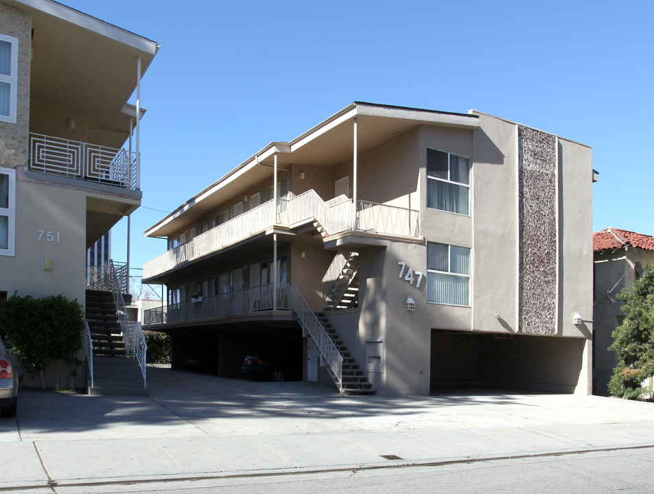 747 S Curson Ave in Los Angeles, CA - Building Photo