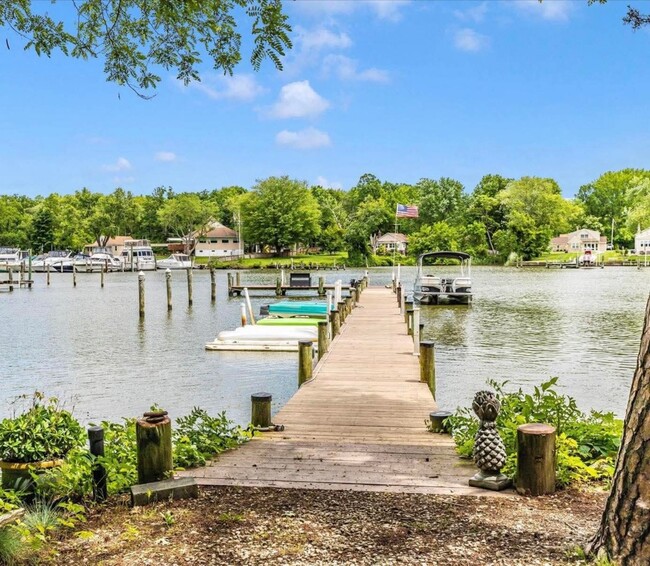 300 Long Cove Ln in Essex, MD - Building Photo - Building Photo