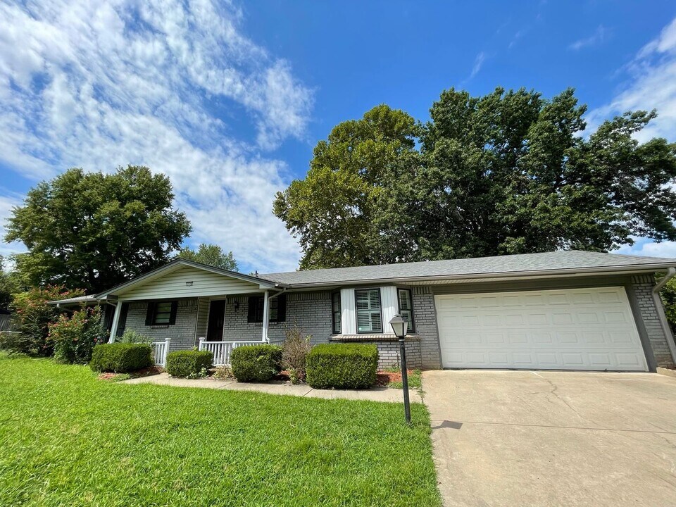 12720 S 123rd E Ave in Broken Arrow, OK - Building Photo