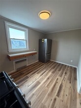 61 Hollywood Ave in Lynbrook, NY - Building Photo - Building Photo