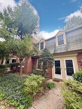 1303 S Barton St in Arlington, VA - Foto de edificio - Building Photo