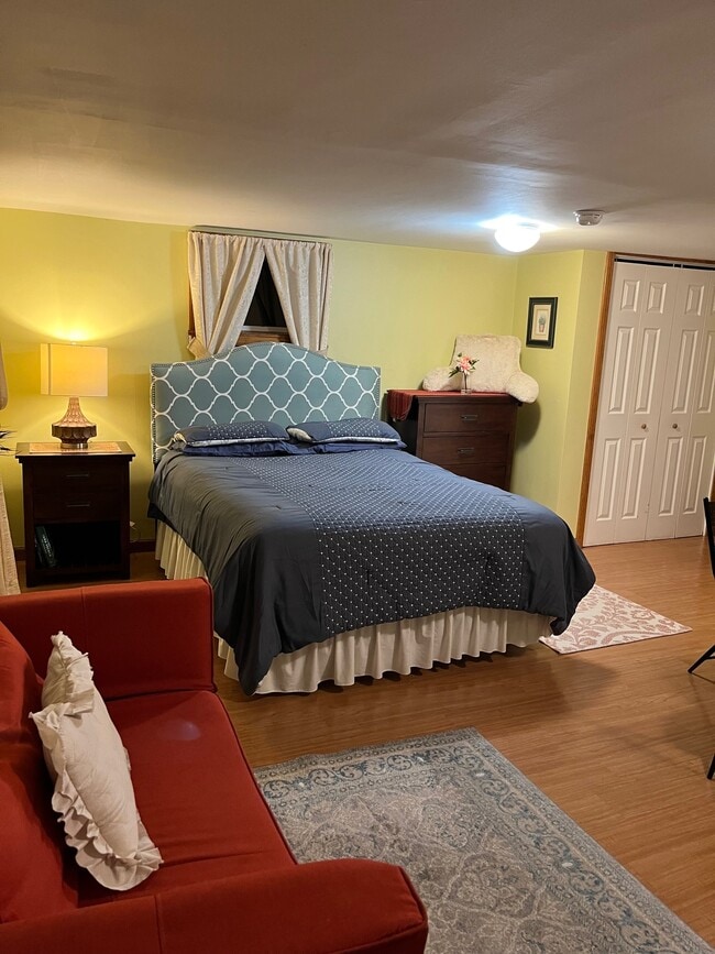 20 Elmwood Ave, Unit Efficiency Studio