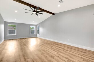 54 Lotus Ct in Lake Jackson, TX - Building Photo - Building Photo