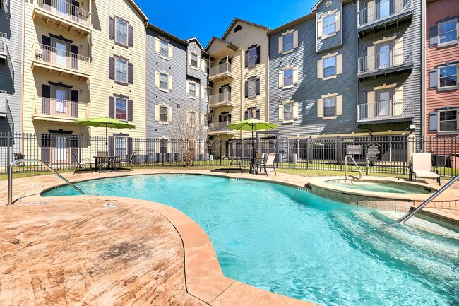 Oak Tree Manor in Houston, TX - Foto de edificio - Building Photo