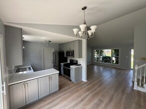 1865 DeForest Ln in Hanover Park, IL - Building Photo - Building Photo