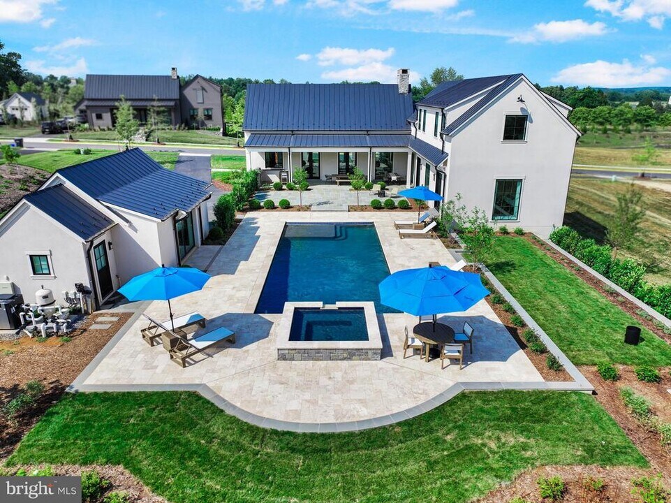 601 Martingale Rdg Dr in Middleburg, VA - Building Photo