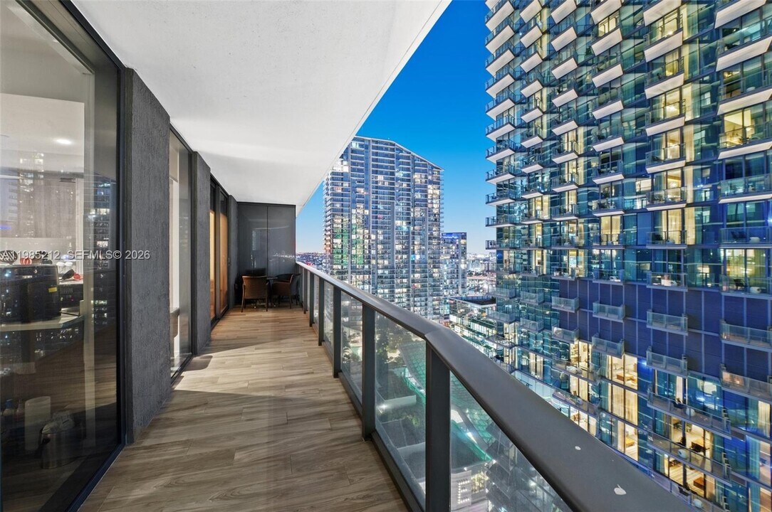 801 S Miami Ave, Unit 2705 in Miami, FL - Building Photo