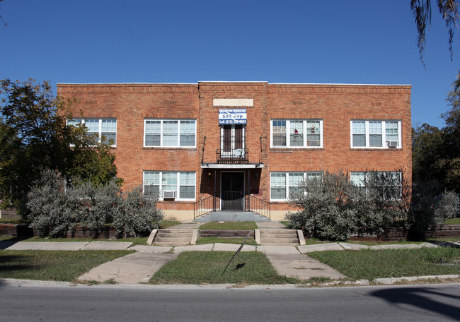 1409 W Woodlawn Ave in San Antonio, TX - Foto de edificio - Building Photo