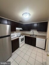 9709 Docena Dr in Gaithersburg, MD - Foto de edificio - Building Photo