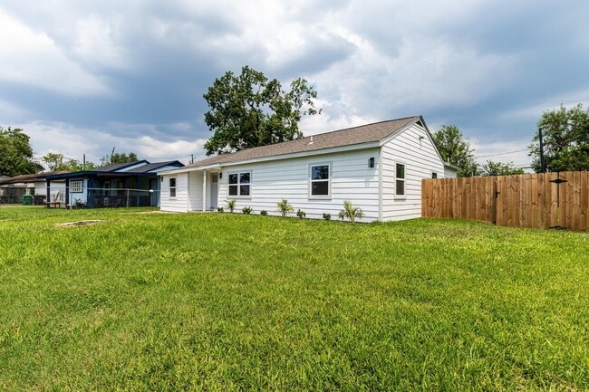 9529 Fairland Dr in Houston, TX - Building Photo - Building Photo