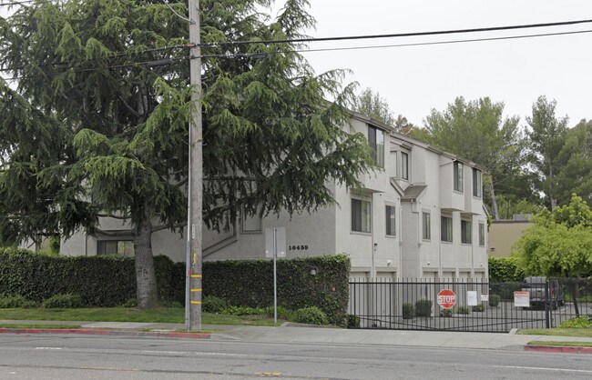 Deanza Terrace in San Leandro, CA - Foto de edificio - Building Photo