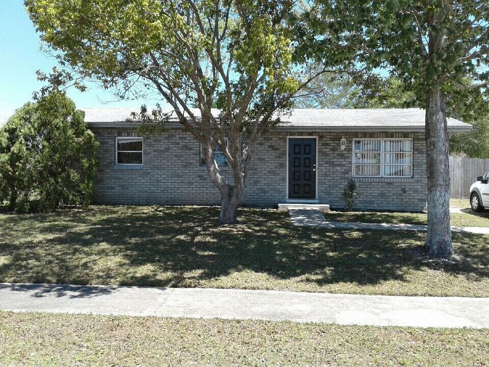 2319 Otis Ave in Deltona, FL - Building Photo