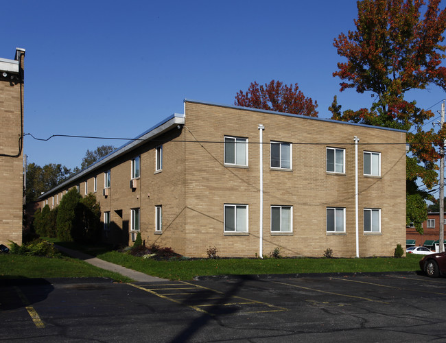 Northdale Club Apartments in Bedford, OH - Foto de edificio - Building Photo