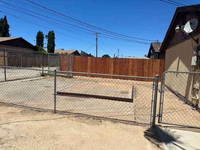 16435 Orange St in Hesperia, CA - Foto de edificio - Building Photo