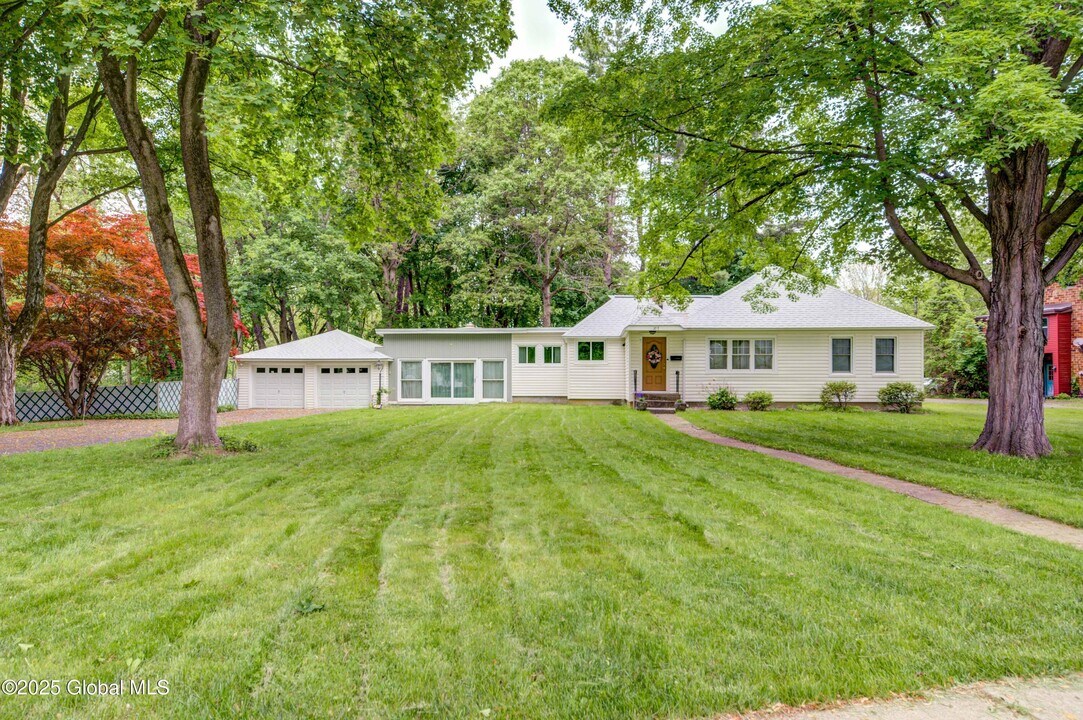 107 Green Ave in Castleton On Hudson, NY - Building Photo