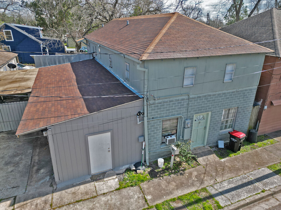 301 E Fayle St in Baytown, TX - Building Photo