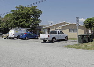 4451 NE 20th Ave in Fort Lauderdale, FL - Building Photo - Building Photo