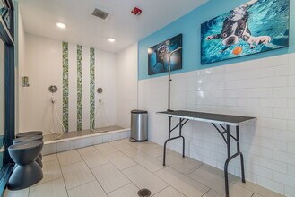 Huntington Breakers in Huntington Beach, CA - Foto de edificio - Building Photo