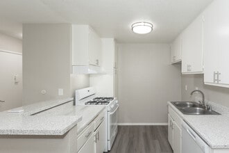 ROBERTA in Fullerton, CA - Building Photo - Interior Photo
