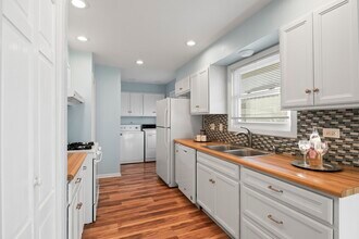 1230 Hemlock Dr in Elk Grove Village, IL - Building Photo - Building Photo