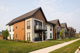 Norden Range Apartments in Oconomowoc, WI - Foto de edificio - Building Photo