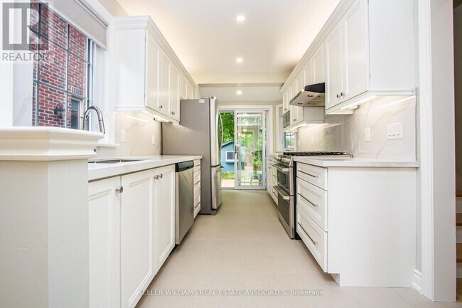 1375 Applewood Rd in Mississauga, ON - Building Photo - Building Photo