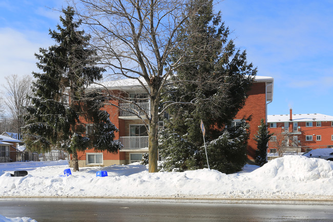 136 Dixon St in Kitchener, ON - Building Photo - Primary Photo