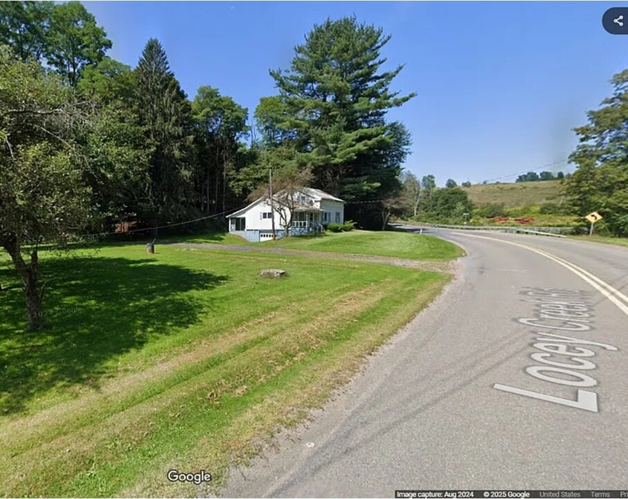 1175 Locey Creek Rd in Middlebury Center, PA - Building Photo