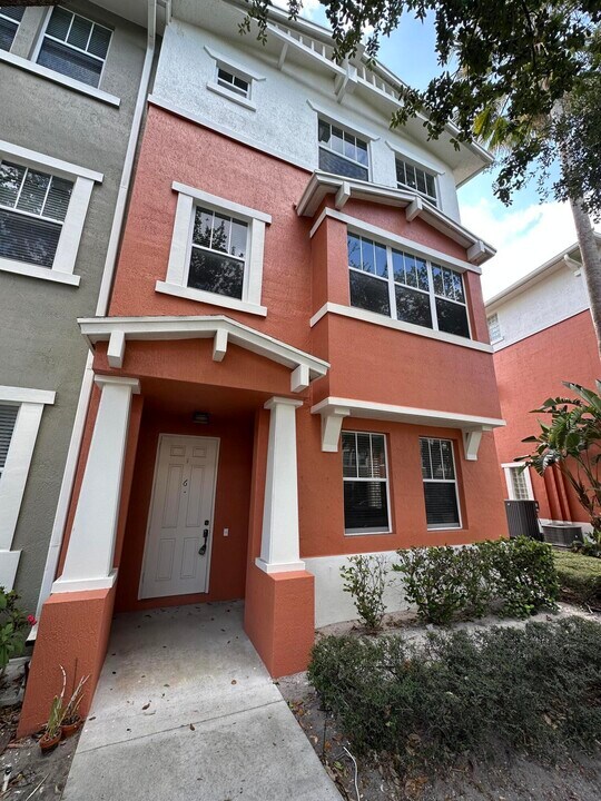 845 Millbrae Ct in West Palm Beach, FL - Building Photo