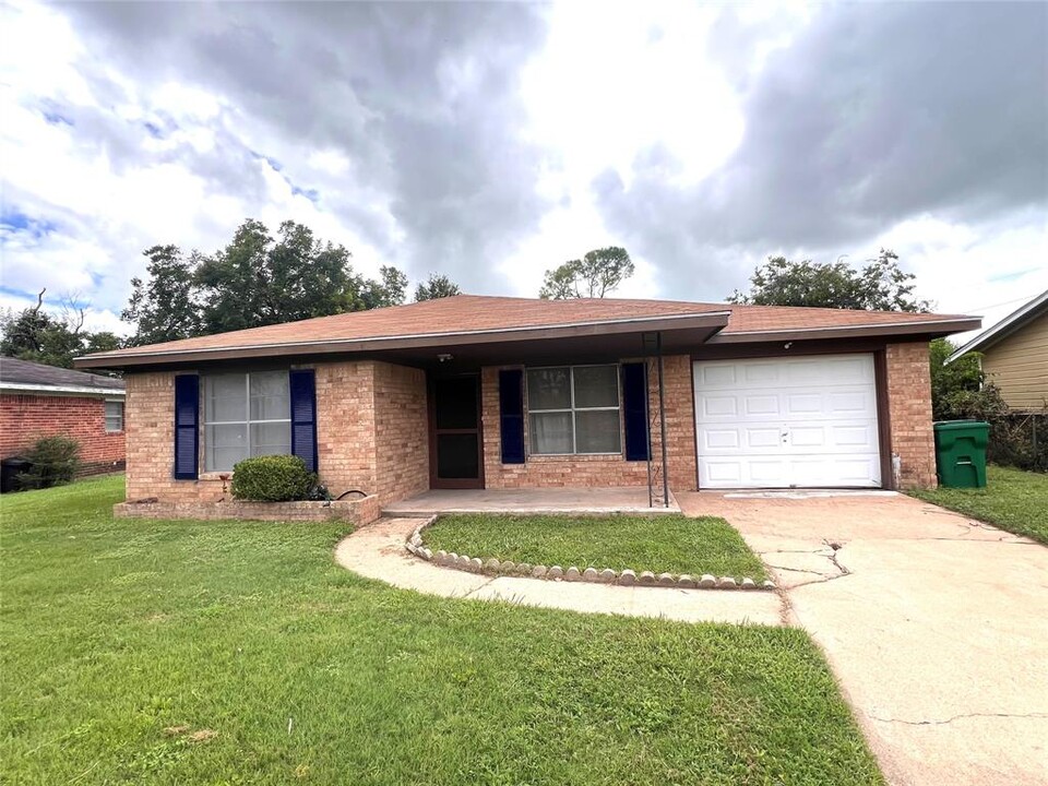 206 Heights Cir in Brenham, TX - Building Photo