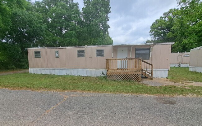 property at 2821 Hillcrest Ave