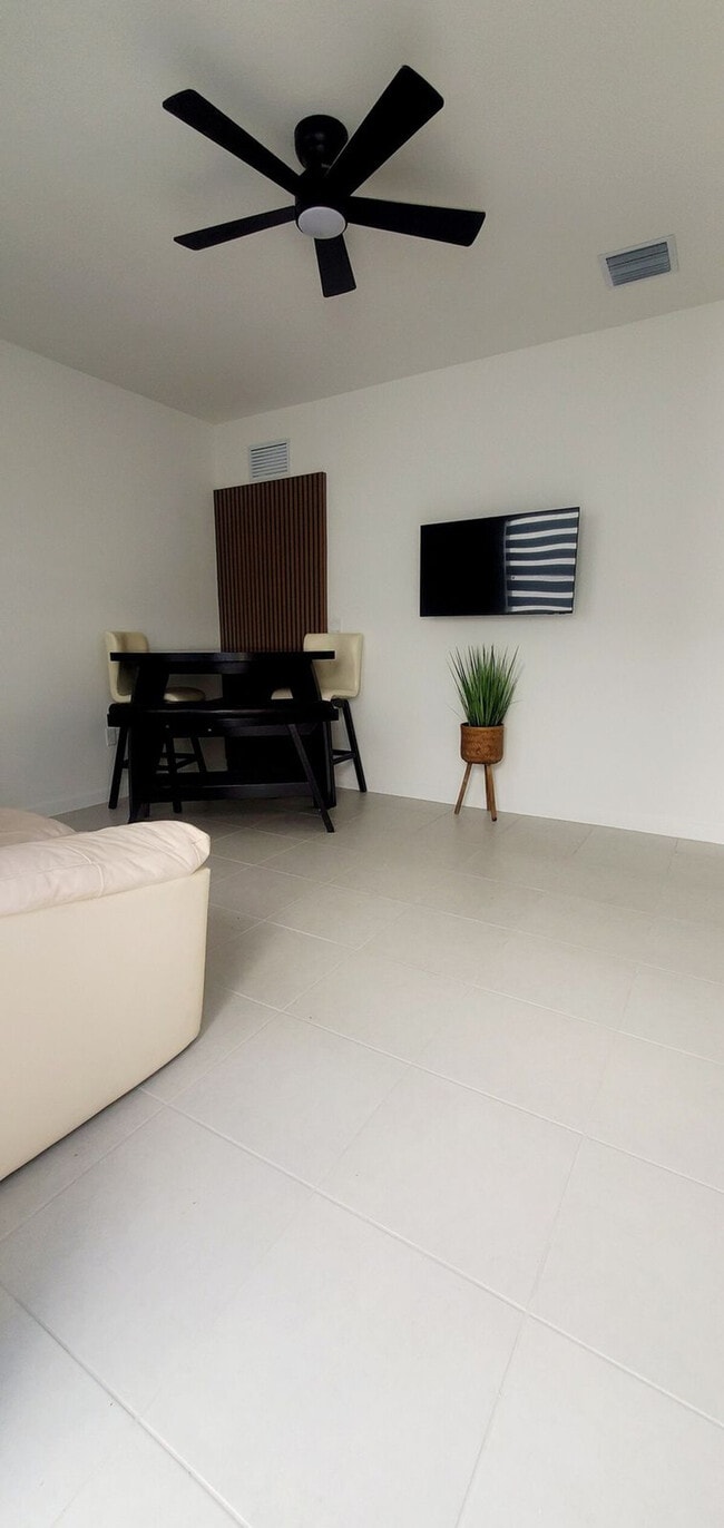 19661 SW 340th St in Florida City, FL - Building Photo - Building Photo