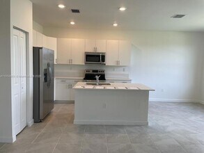 10007 SW 231st Ln in Cutler Bay, FL - Building Photo - Building Photo