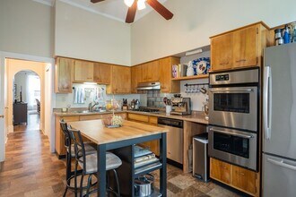 2119 N Cleveland Ave, Unit 1 in Chicago, IL - Building Photo - Building Photo