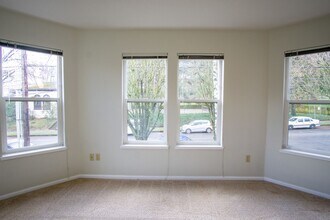 235 SW Hooker St in Portland, OR - Building Photo - Building Photo