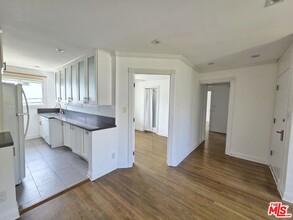 134 San Vicente Blvd in Santa Monica, CA - Foto de edificio - Building Photo