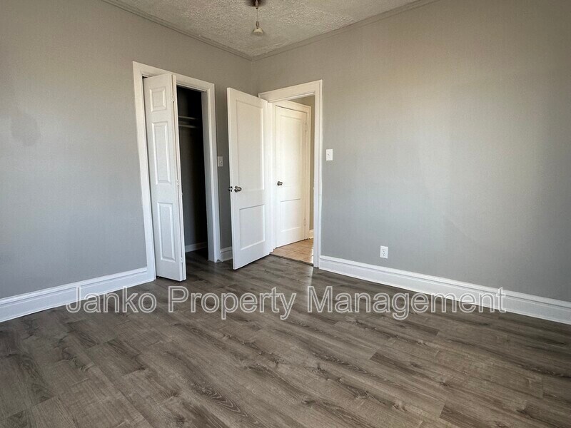5607 W Wabansia Ave in Chicago, IL - Building Photo