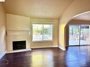 516 Webster Dr in Martinez, CA - Building Photo - Building Photo