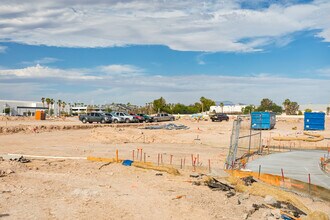 Alma Henderson in Henderson, NV - Foto de edificio - Building Photo