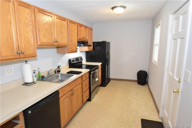51-53 Mountain St, Unit # 53 in Ellington, CT - Building Photo - Building Photo