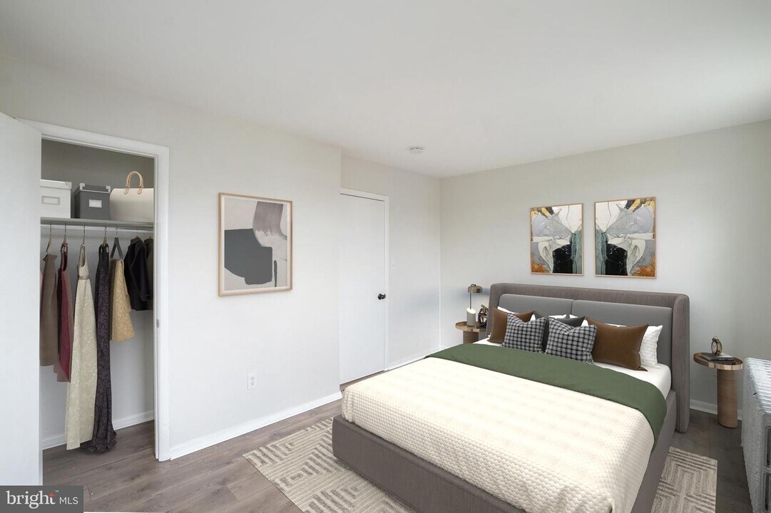 1902 S 5th St-Unit -UNIT 2 in Philadelphia, PA - Building Photo